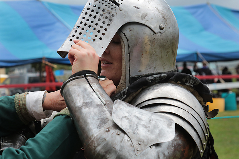 Medieval Market : Swords and Armour : Medieval Fighting : Levin : New Zealand : Richard Moore : Journalist : Photographer :